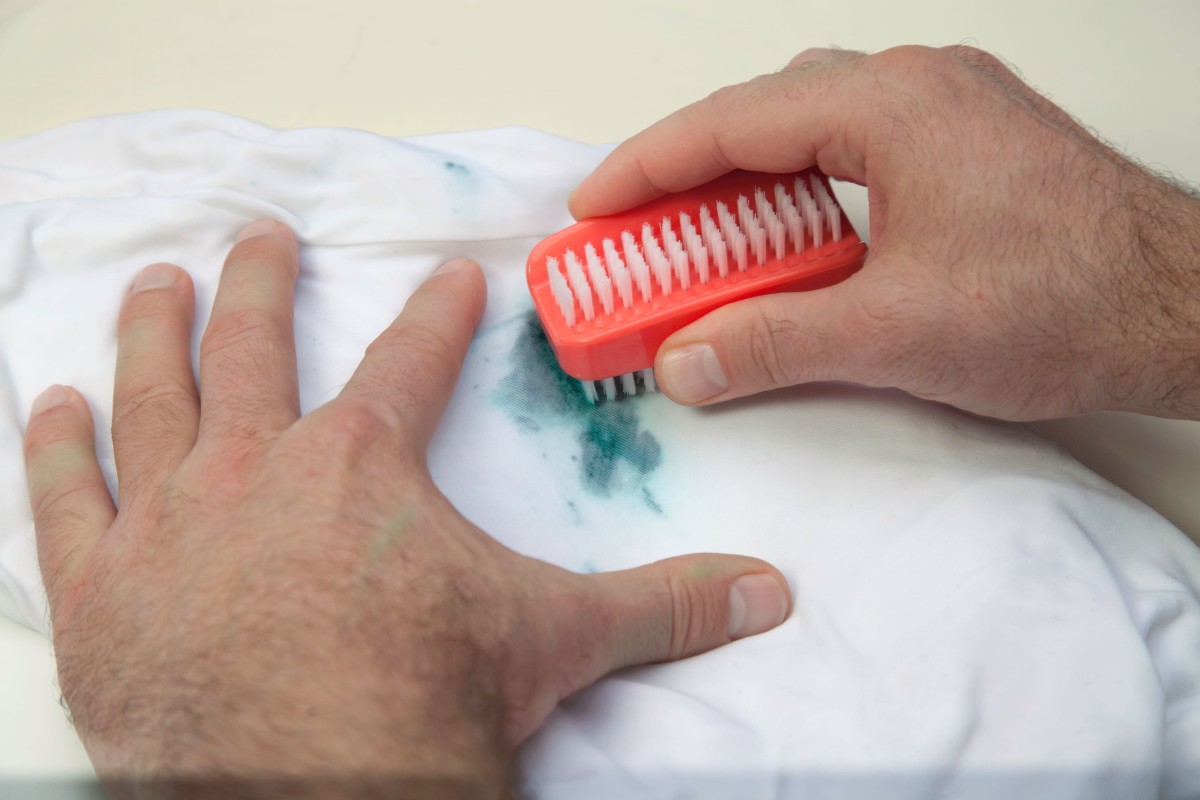 How to Take Out Acrylic Paint from Clothes Easily